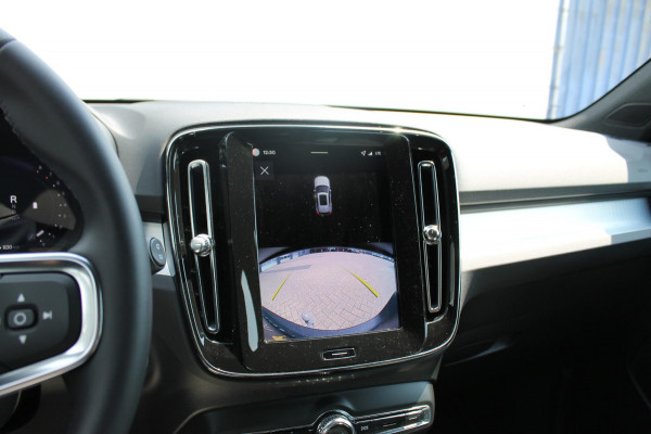 Volvo XC40 B4 211PK Automaat Plus Dark Semi elektrisch wegklapbare trekhaak / Google infotainment / Adaptieve Cruise Control / Verwarmbare voorruit