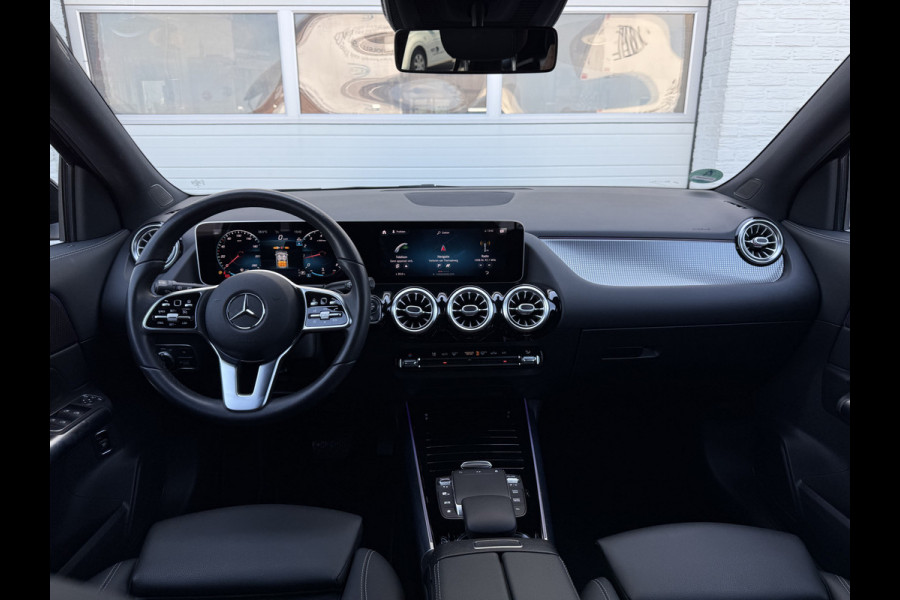 Mercedes-Benz GLA 200 Business Solution Luxury | Trekhaak | Ambient Light | LED | 18 inch