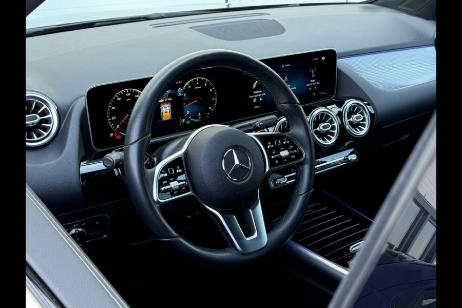 Mercedes-Benz GLA 200 Business Solution Luxury | Trekhaak | Ambient Light | LED | 18 inch