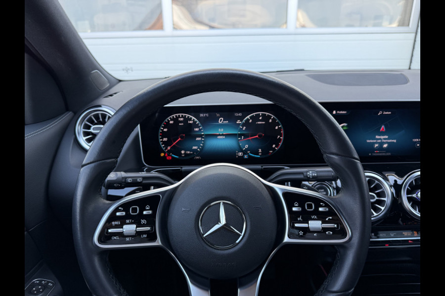 Mercedes-Benz GLA 200 Business Solution Luxury | Trekhaak | Ambient Light | LED | 18 inch