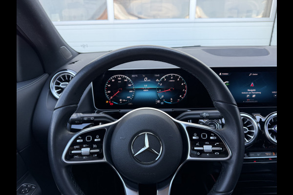 Mercedes-Benz GLA 200 Business Solution Luxury | Trekhaak | Ambient Light | LED | 18 inch