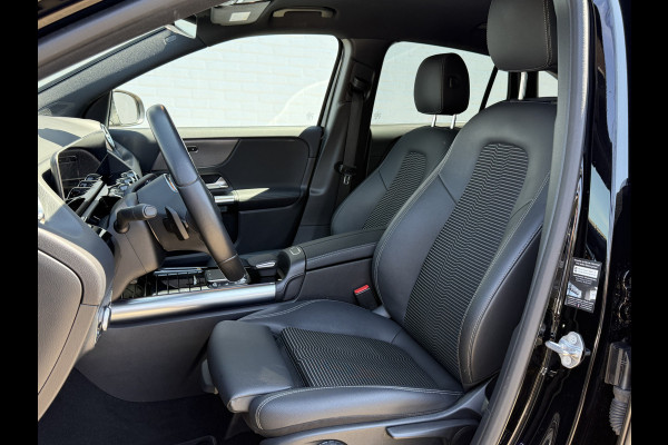 Mercedes-Benz GLA 200 Business Solution Luxury | Trekhaak | Ambient Light | LED | 18 inch
