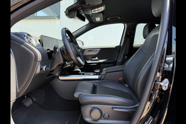 Mercedes-Benz GLA 200 Business Solution Luxury | Trekhaak | Ambient Light | LED | 18 inch