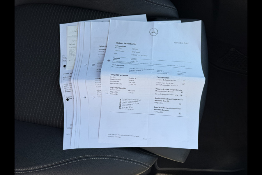 Mercedes-Benz GLA 200 Business Solution Luxury | Trekhaak | Ambient Light | LED | 18 inch