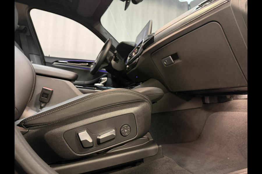 BMW X3 xDrive30e 19"/Trekhaak/Panoramdak/Leder + memory/Adaptieve cruise/Keyless/Dodehoek/Head-up/360 camera/HiFi/LED/Sfeerverlichting