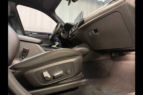 BMW X3 xDrive30e 19"/Trekhaak/Panoramdak/Leder + memory/Adaptieve cruise/Keyless/Dodehoek/Head-up/360 camera/HiFi/LED/Sfeerverlichting