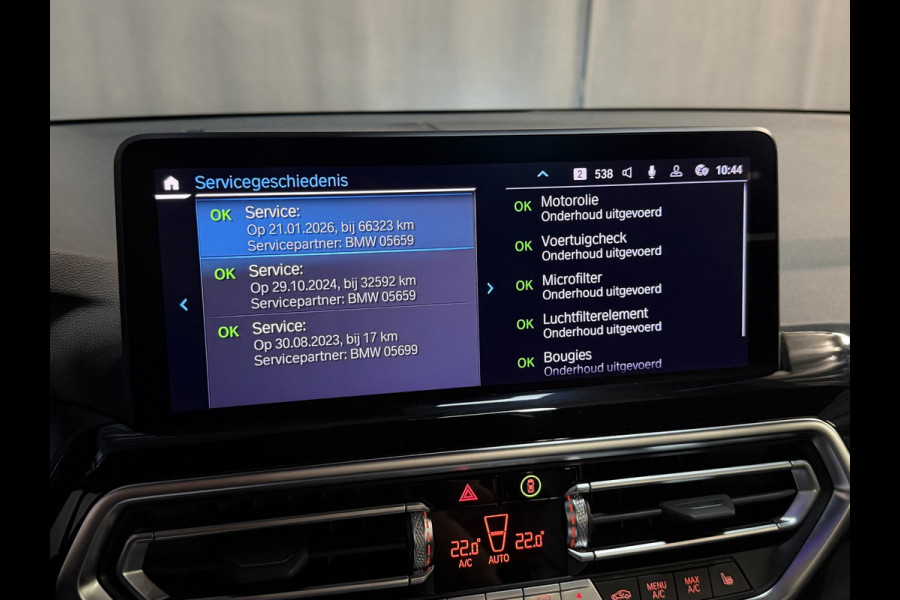 BMW X3 xDrive30e 19"/Trekhaak/Panoramdak/Leder + memory/Adaptieve cruise/Keyless/Dodehoek/Head-up/360 camera/HiFi/LED/Sfeerverlichting