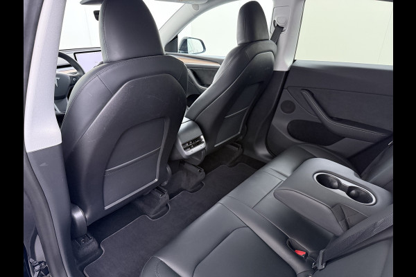 Tesla Model Y Long Range AWD 75kWh Warmtepomp Stoel+Stuur+Achterbankverwarming Premium Audio Leder Adap.Cruise Navi Camera's Ecc Keyless Voorv Elek.Achterklep AMD Ryzen™ Google Maps Dog+Kampeer modus Lmv 19" Led Privacy Glas Fabrieksgarantie op Accu en Motor tot 13-4-2031/192.000KM