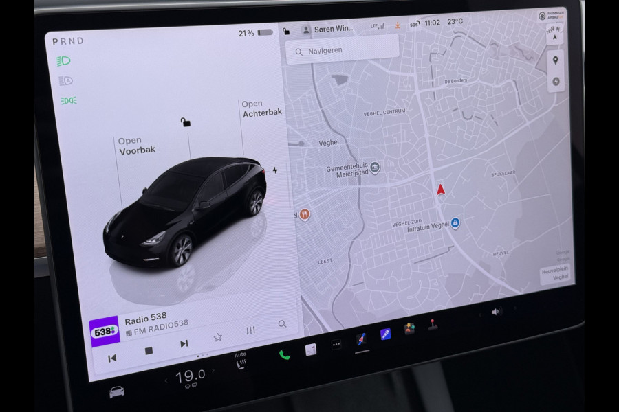 Tesla Model Y Long Range AWD 75kWh Warmtepomp Stoel+Stuur+Achterbankverwarming Premium Audio Leder Adap.Cruise Navi Camera's Ecc Keyless Voorv Elek.Achterklep AMD Ryzen™ Google Maps Dog+Kampeer modus Lmv 19" Led Privacy Glas Fabrieksgarantie op Accu en Motor tot 13-4-2031/192.000KM