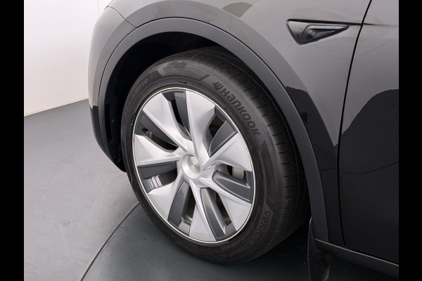 Tesla Model Y Long Range AWD 75kWh Warmtepomp Stoel+Stuur+Achterbankverwarming Premium Audio Leder Adap.Cruise Navi Camera's Ecc Keyless Voorv Elek.Achterklep AMD Ryzen™ Google Maps Dog+Kampeer modus Lmv 19" Led Privacy Glas Fabrieksgarantie op Accu en Motor tot 13-4-2031/192.000KM