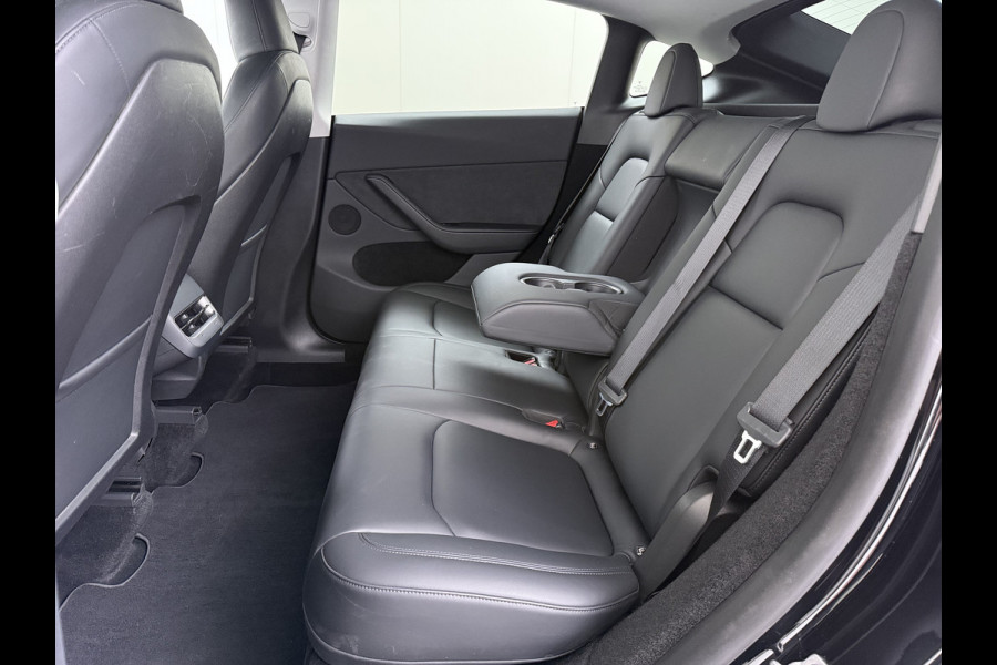 Tesla Model Y Long Range AWD 75kWh Warmtepomp Stoel+Stuur+Achterbankverwarming Premium Audio Leder Adap.Cruise Navi Camera's Ecc Keyless Voorv Elek.Achterklep AMD Ryzen™ Google Maps Dog+Kampeer modus Lmv 19" Led Privacy Glas Fabrieksgarantie op Accu en Motor tot 13-4-2031/192.000KM