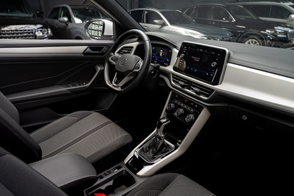 Volkswagen T-Roc Cabrio 1.5 TSI Navi Virtual C. Camera Beats PDC Stuurverwarming LED Stoelverwarming Climate Lederen dashboard LM velgen