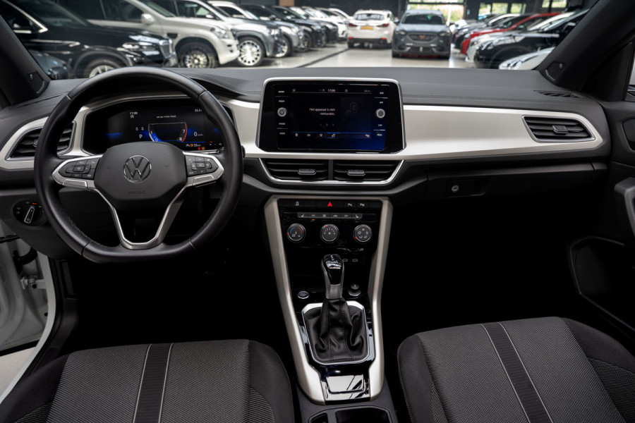 Volkswagen T-Roc Cabrio 1.5 TSI Navi Virtual C. Camera Beats PDC Stuurverwarming LED Stoelverwarming Climate Lederen dashboard LM velgen
