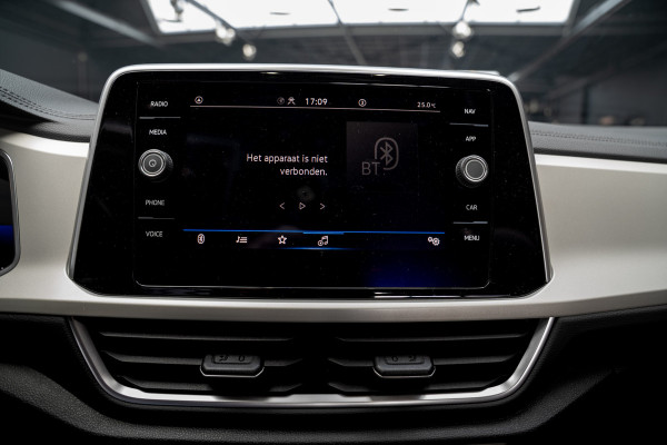 Volkswagen T-Roc Cabrio 1.5 TSI Navi Virtual C. Camera Beats PDC Stuurverwarming LED Stoelverwarming Climate Lederen dashboard LM velgen