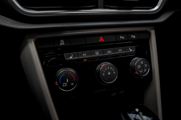 Volkswagen T-Roc Cabrio 1.5 TSI Navi Virtual C. Camera Beats PDC Stuurverwarming LED Stoelverwarming Climate Lederen dashboard LM velgen