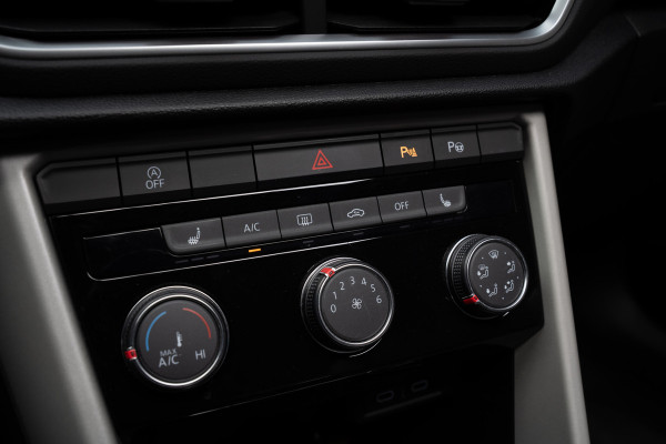 Volkswagen T-Roc Cabrio 1.5 TSI Navi Virtual C. Camera Beats PDC Stuurverwarming LED Stoelverwarming Climate Lederen dashboard LM velgen