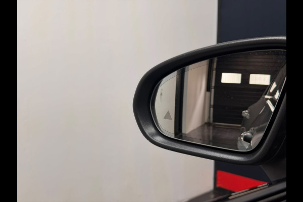 Mercedes-Benz CLA-Klasse 200 AMG Edition Pano Dodehoek Camera Sfeerver 19"