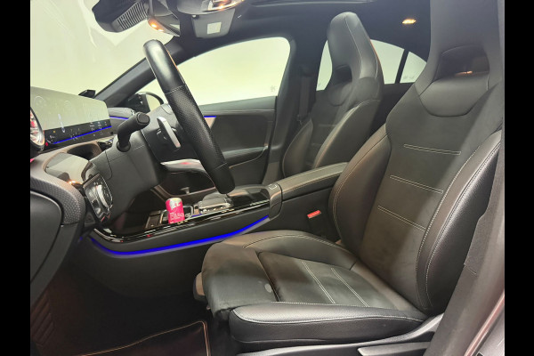 Mercedes-Benz CLA-Klasse 200 AMG Edition Pano Dodehoek Camera Sfeerver 19"