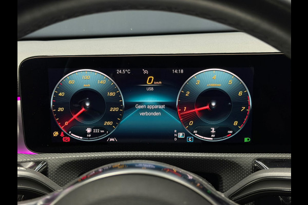 Mercedes-Benz CLA-Klasse 200 AMG Edition Pano Dodehoek Camera Sfeerver 19"