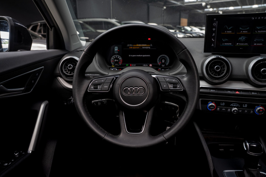 Audi Q2 35 TFSI S-Line Panodak Virtual Camera Leder Navi ACC Climate LM velgen PDC
