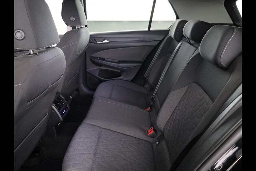 Volkswagen Golf 1.5 eHybrid Life Edition 204 pk Automaat (DSG) | Verlengde garantie | Navigatie | Parkeersensoren (Park assist) | Achteruitrijcamera | Autom. airco (3 zones) |