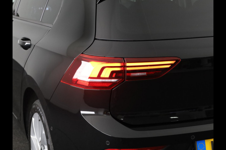 Volkswagen Golf 1.5 eHybrid Life Edition 204 pk Automaat (DSG) | Verlengde garantie | Navigatie | Parkeersensoren (Park assist) | Achteruitrijcamera | Autom. airco (3 zones) |