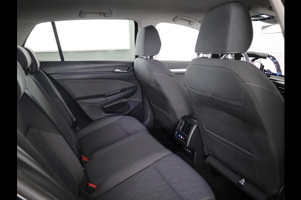 Volkswagen Golf 1.5 eHybrid Life Edition 204 pk Automaat (DSG) | Verlengde garantie | Navigatie | Parkeersensoren (Park assist) | Achteruitrijcamera | Autom. airco (3 zones) |