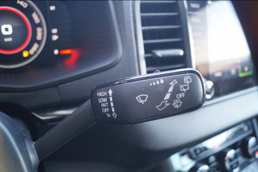 Škoda Karoq 1.5 TSI 150pk DSG Sportline Business -PANO-ECC-NAVI-