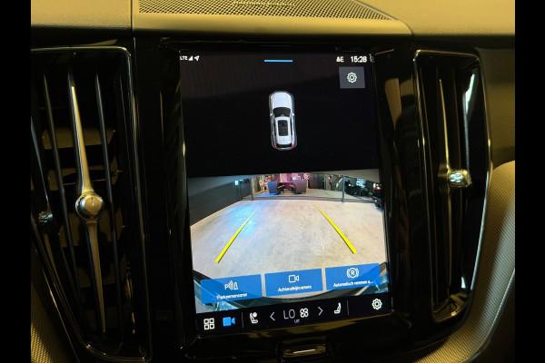 Volvo XC60 2.0 T6 Plug-in hybrid AWD R-Design|Pano|H&K|Vol!