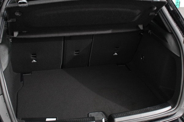 Mercedes-Benz A-Klasse 180 7-DCT Progressive Style Plus Navigatie Climate Control Camera Led 17"Lichtmetalen velgen Dab Half Leder Cruise control