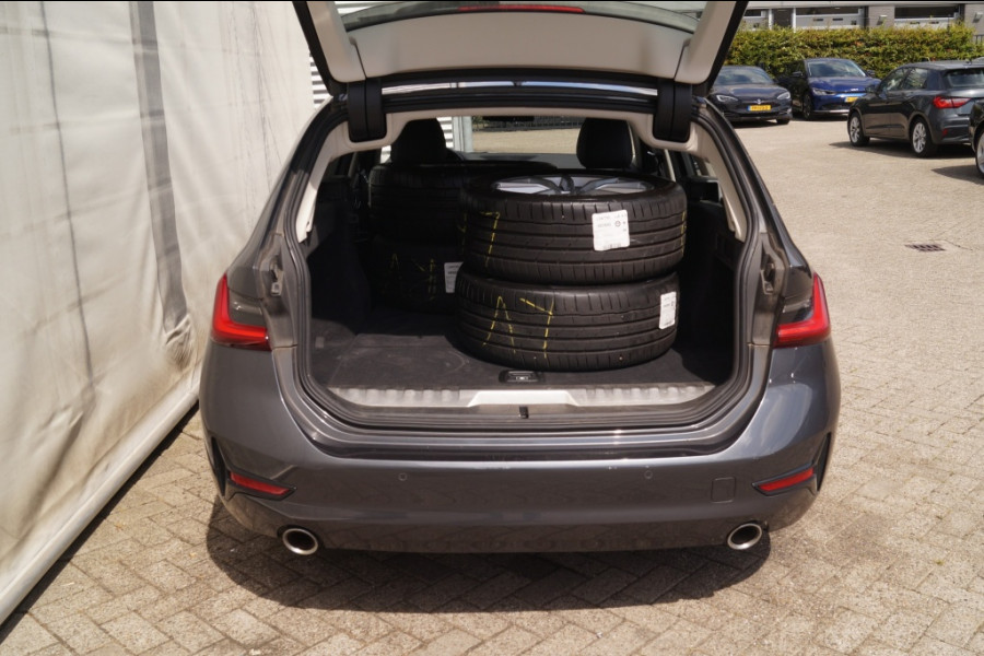 BMW 3 Serie Touring 320e PHEV Business Edition Plus -LEER-ECC-NAVI-