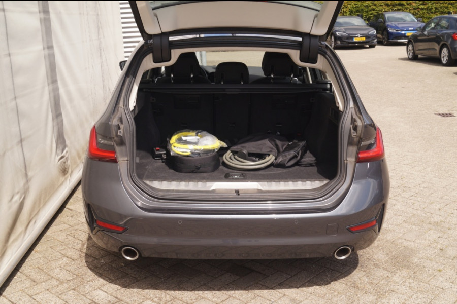 BMW 3 Serie Touring 320e PHEV Business Edition Plus -LEER-ECC-NAVI-