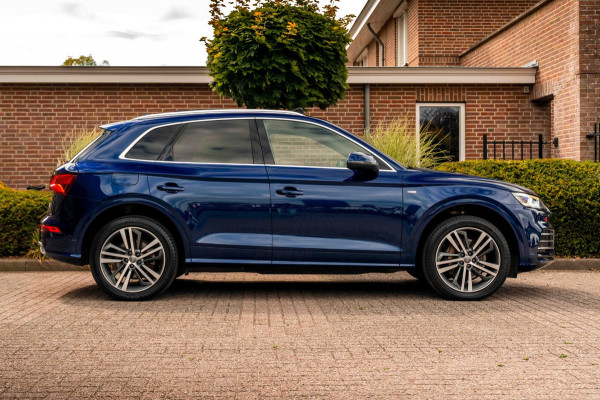 Audi Q5 55 TFSI e Quattro Competition 3x S-Line 367 PK Pano Virtual Keyless Camera 20''