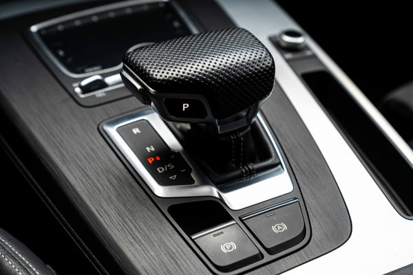 Audi Q5 55 TFSI e Quattro Competition 3x S-Line 367 PK Pano Virtual Keyless Camera 20''