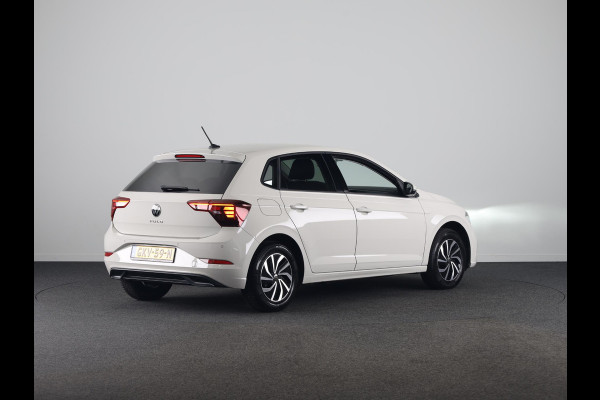 Volkswagen Polo 1.0 TSI Life Edition 95 pk | Verlengde garantie | Navigatie | Parkeersensoren achter | Achteruitrijcamera | Adaptieve cruise control |