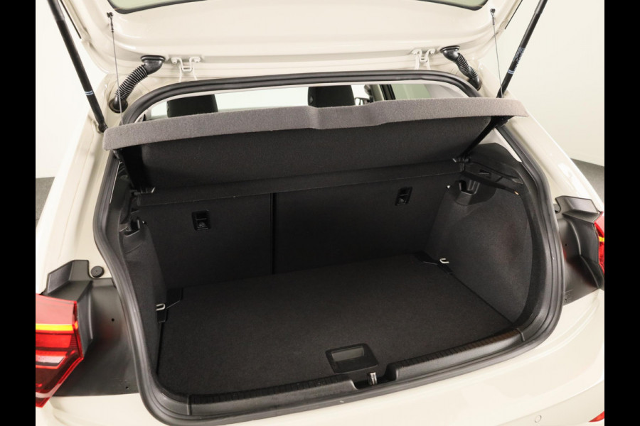 Volkswagen Polo 1.0 TSI Life Edition 95 pk | Verlengde garantie | Navigatie | Parkeersensoren achter | Achteruitrijcamera | Adaptieve cruise control |