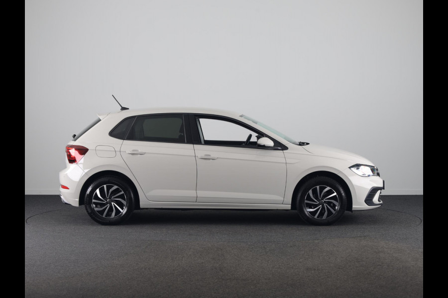 Volkswagen Polo 1.0 TSI Life Edition 95 pk | Verlengde garantie | Navigatie | Parkeersensoren achter | Achteruitrijcamera | Adaptieve cruise control |