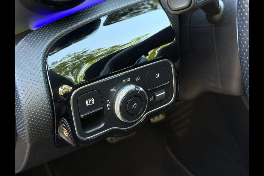 Mercedes-Benz A-Klasse 200 Business Solution AMG Automaat Pano Burmester