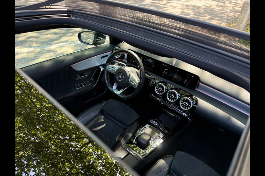 Mercedes-Benz A-Klasse 200 Business Solution AMG Automaat Pano Burmester