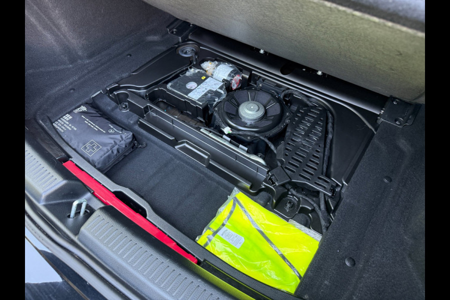 Mercedes-Benz A-Klasse 200 Business Solution AMG Automaat Pano Burmester