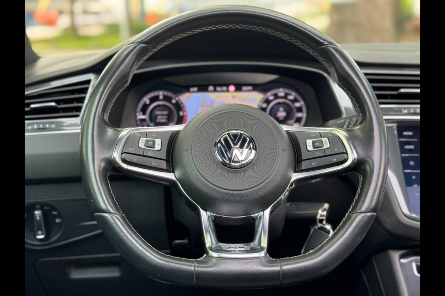 Volkswagen Tiguan 2.0 TDI 4Motion Highline Business R Line 310PK Automaat Pano Leer