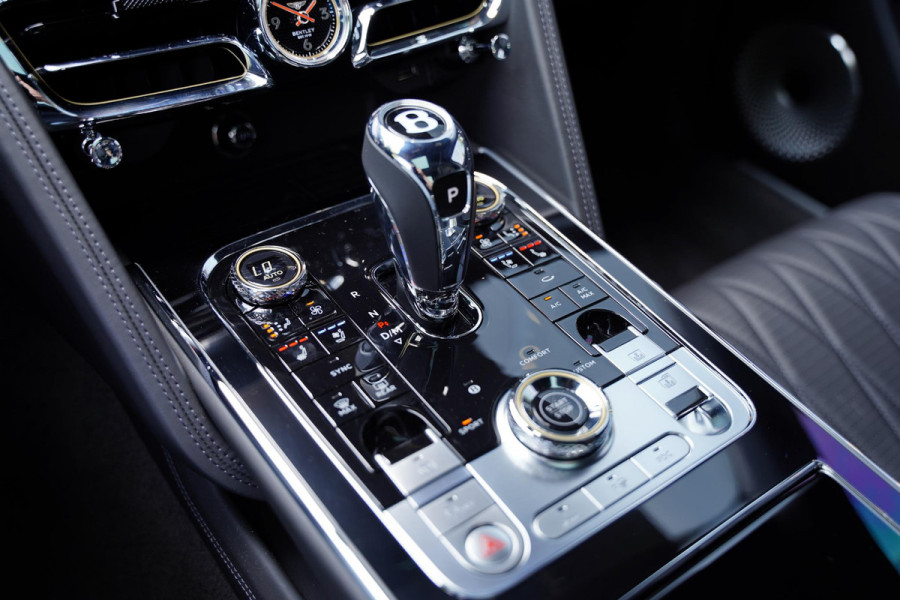 Bentley Flying Spur 2.9 V6 Hybrid Mulliner / Carbon / Multimedia