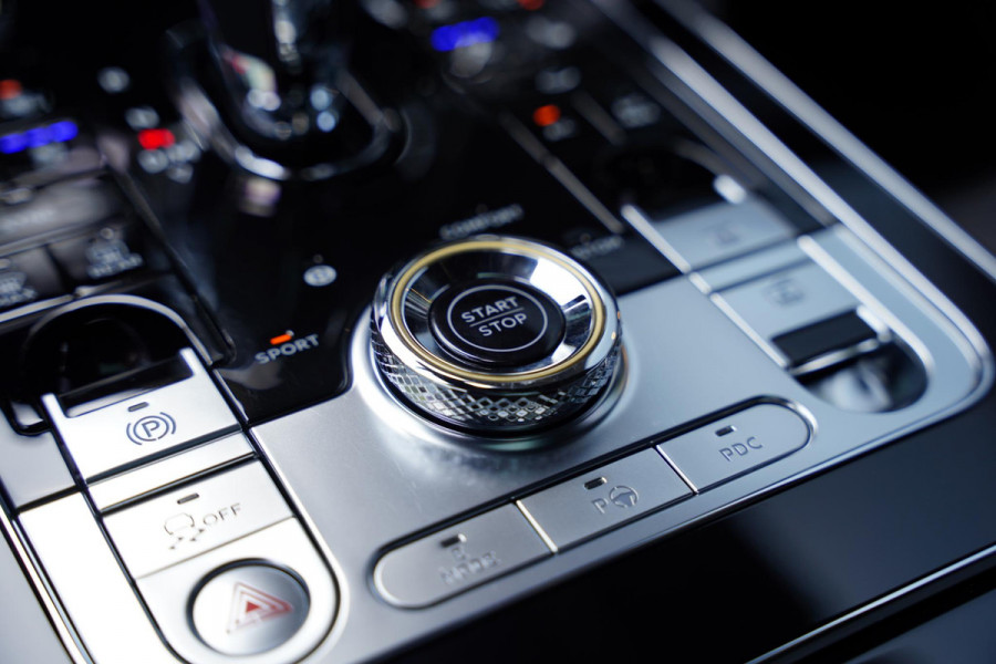 Bentley Flying Spur 2.9 V6 Hybrid Mulliner / Carbon / Multimedia