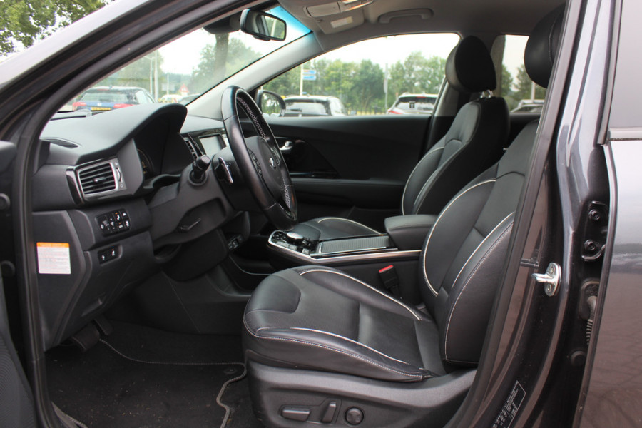 Kia e-Niro ExecutiveLine 64 kWh / SoH 96,0 % / Camera / Leder / Keyless / Stoelventilatie / Navigatie / Dodehoek / DAB / Cruise Control