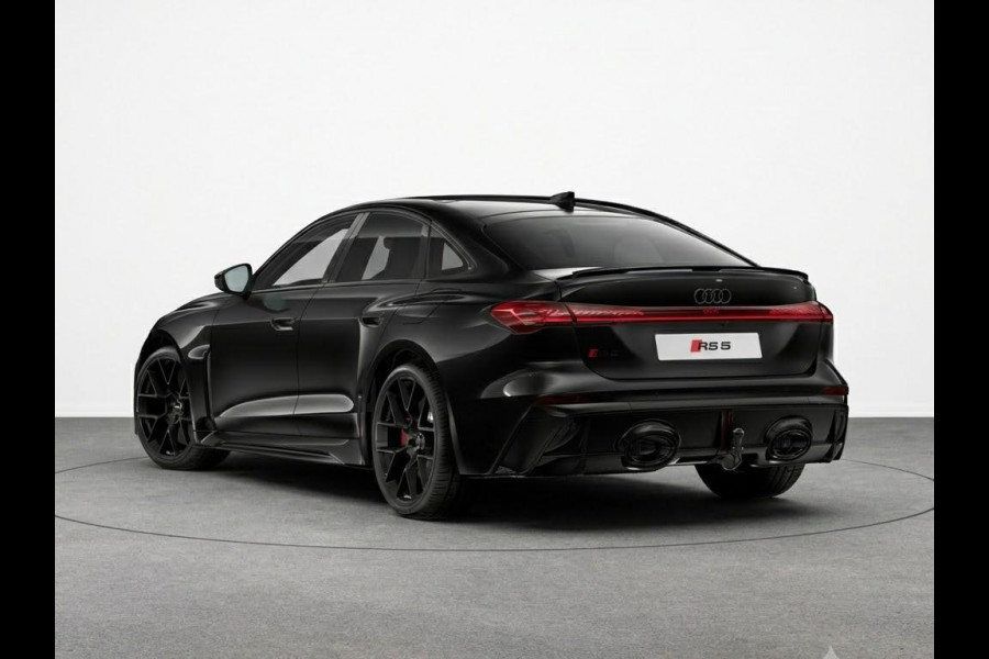 Audi RS5 Limousine e-hybrid 470 kW / 639 pk | Audi Sportpakket | Head-up display | Panorama-glasdak | RS sportstoel plus dinamica/leder zwart geventil. rode accenten |