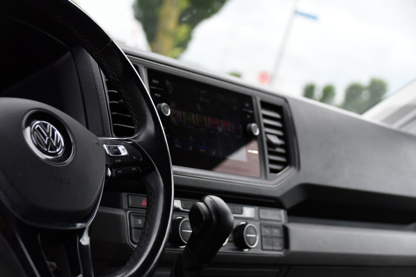Volkswagen Crafter 35 2.0 TDI L3H3 Highline Black Edition Camera, Cruise, Carplay, LED, Clima, Automaat, Trekhaak, Sensoren, Uniek!