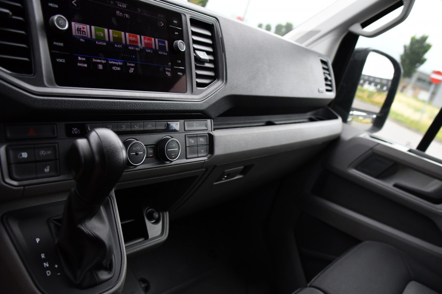 Volkswagen Crafter 35 2.0 TDI L3H3 Highline Black Edition Camera, Cruise, Carplay, LED, Clima, Automaat, Trekhaak, Sensoren, Uniek!