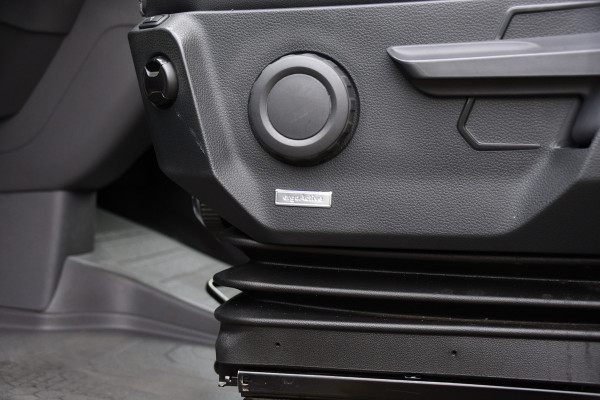 Volkswagen Crafter 35 2.0 TDI L3H3 Highline Black Edition Camera, Cruise, Carplay, LED, Clima, Automaat, Trekhaak, Sensoren, Uniek!