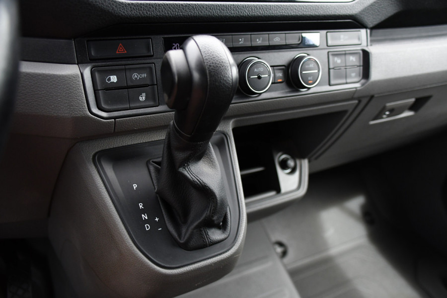 Volkswagen Crafter 35 2.0 TDI L3H3 Highline Black Edition Camera, Cruise, Carplay, LED, Clima, Automaat, Trekhaak, Sensoren, Uniek!