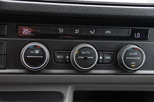 Volkswagen Crafter 35 2.0 TDI L3H3 Highline Black Edition Camera, Cruise, Carplay, LED, Clima, Automaat, Trekhaak, Sensoren, Uniek!